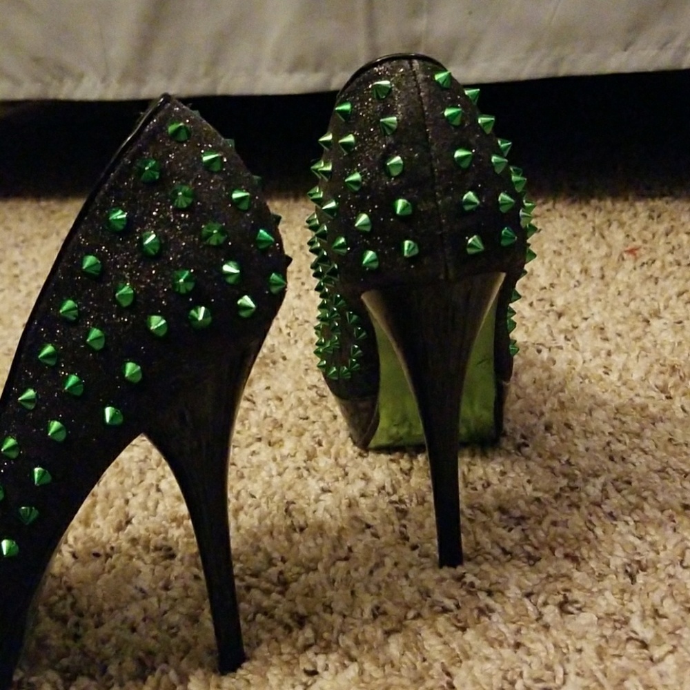 Shoes - Picture 3 of 4
